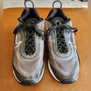 AUTHENTIC Nike Women's Air Max 2090 Sneakers Size 8